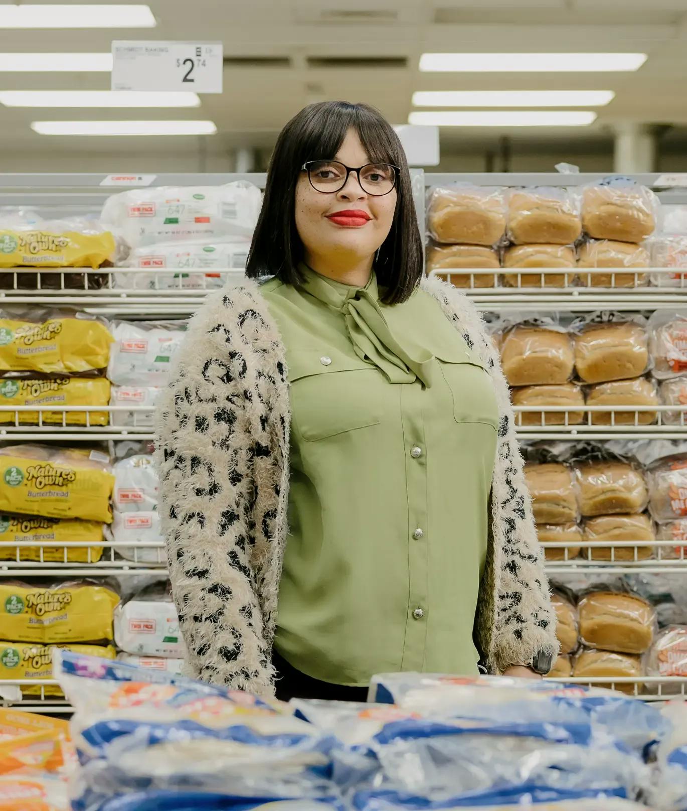 https://a-us.storyblok.com/f/1020680/1370x1616/6ee94d3549/charlene-sams-club-food-woman.webp